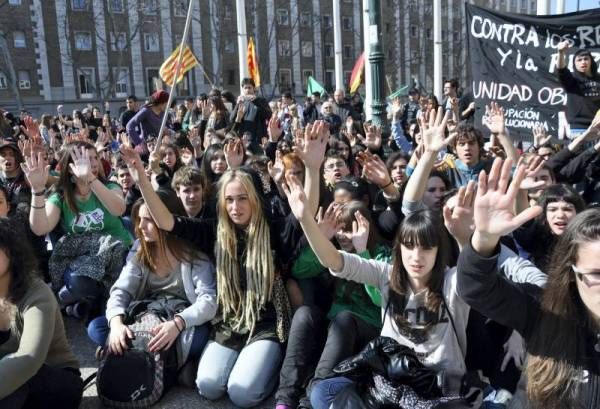 Imágenes de la jornada de huelga estudiantil en Zaragoza