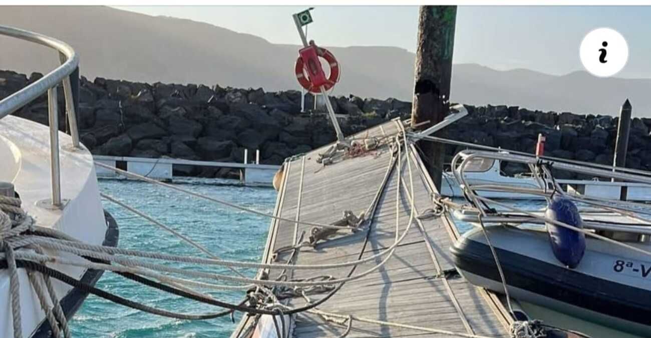 Destrozos en el Puerto de Caleta del Sebo, en La Graciosa, tras el paso de la borrasca Dorothea