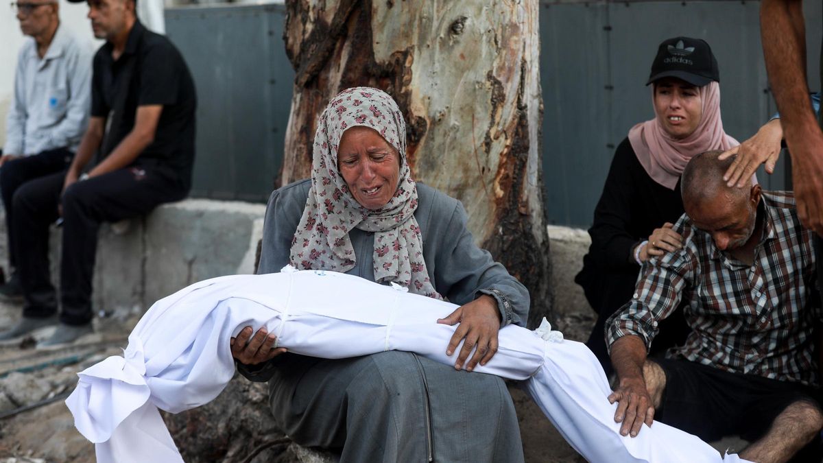 Una mujer palestina llora la muerte de una persona por los ataques de Israel contra la Franja de Gaza.