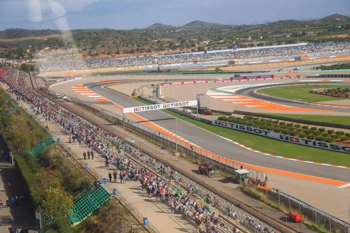 Nueva perspectiva del Circuit desde lo alto de la noria en Cheste.
