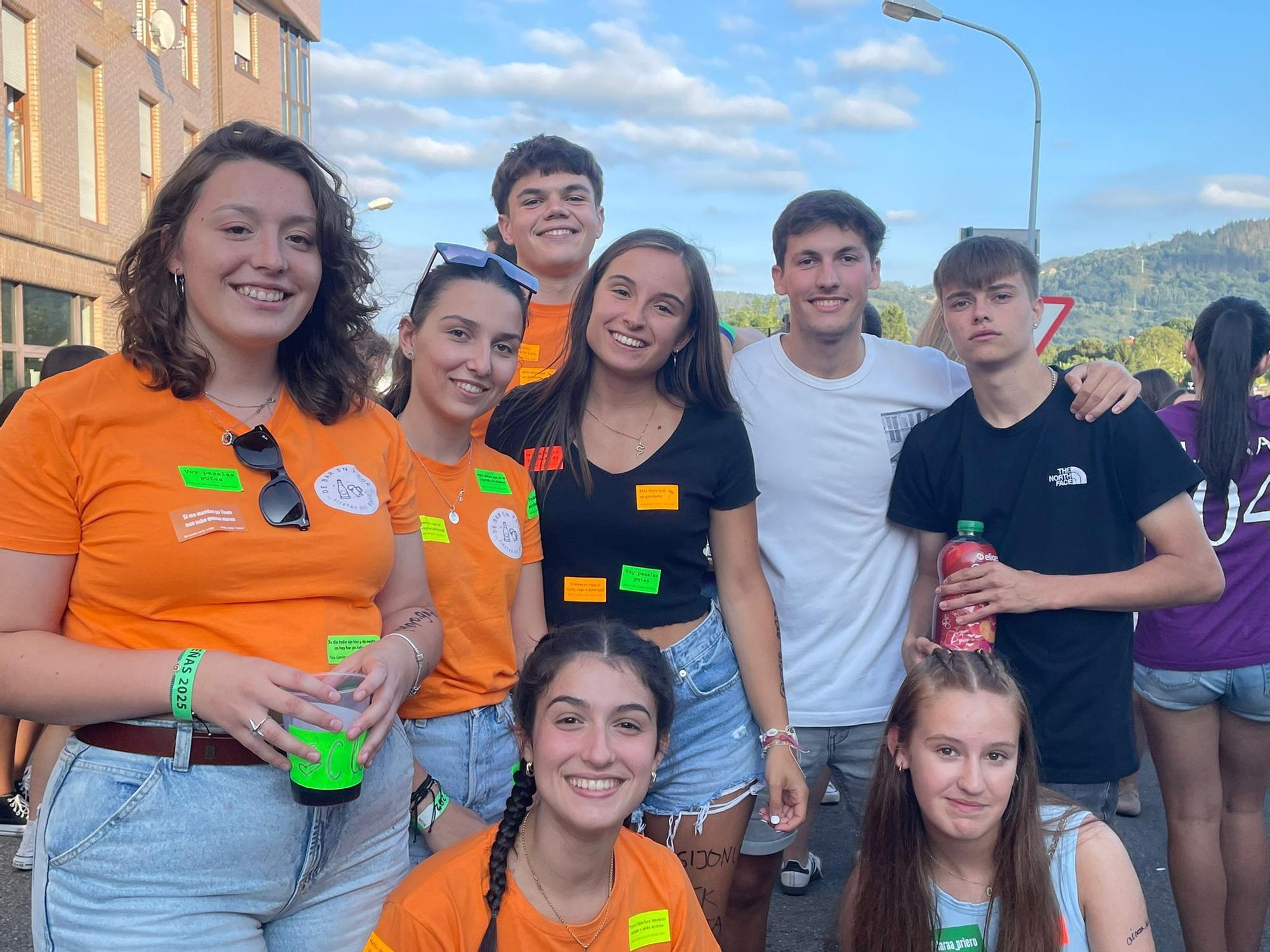 En imágenes: Las peñas toman Salas en la primera jornada de las Fiestas del Bollo