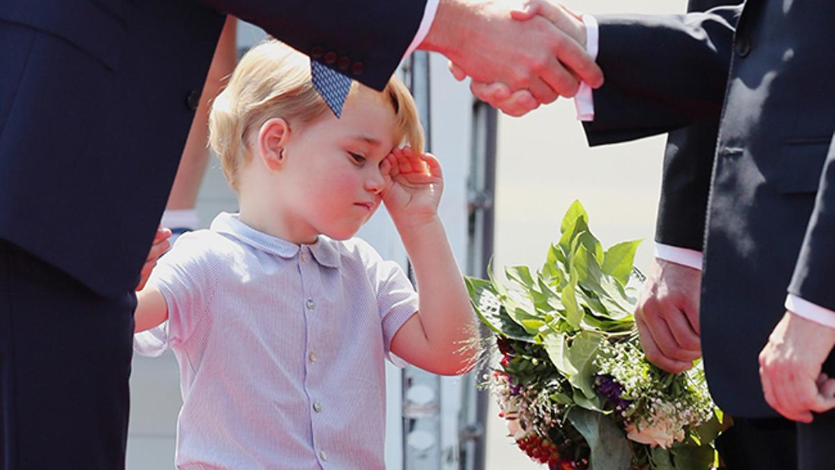 El príncipe George a su llegada a Alemania