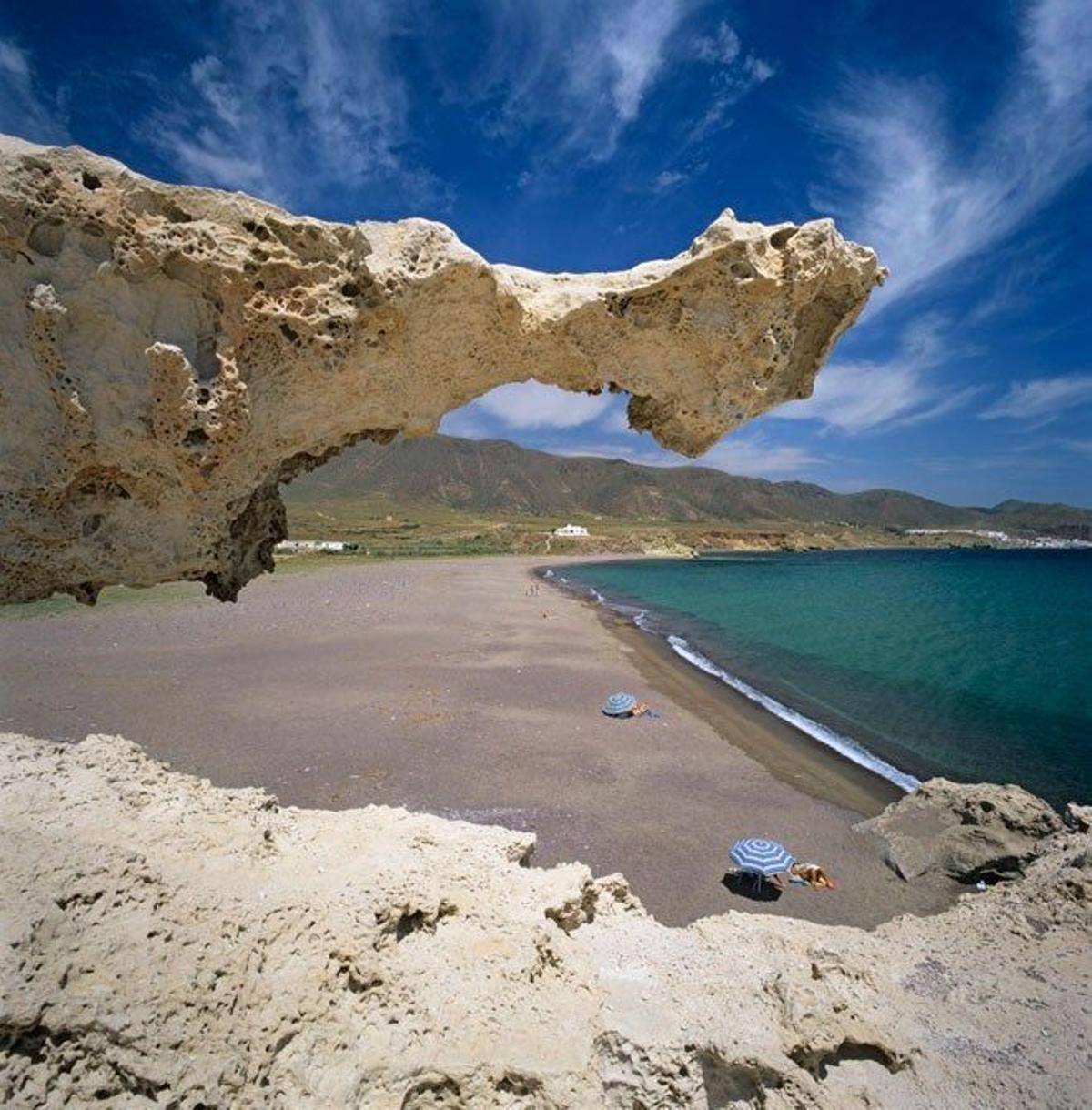 Playa en el Cabo de Gata cerca de la localidad de San José, en Almería.