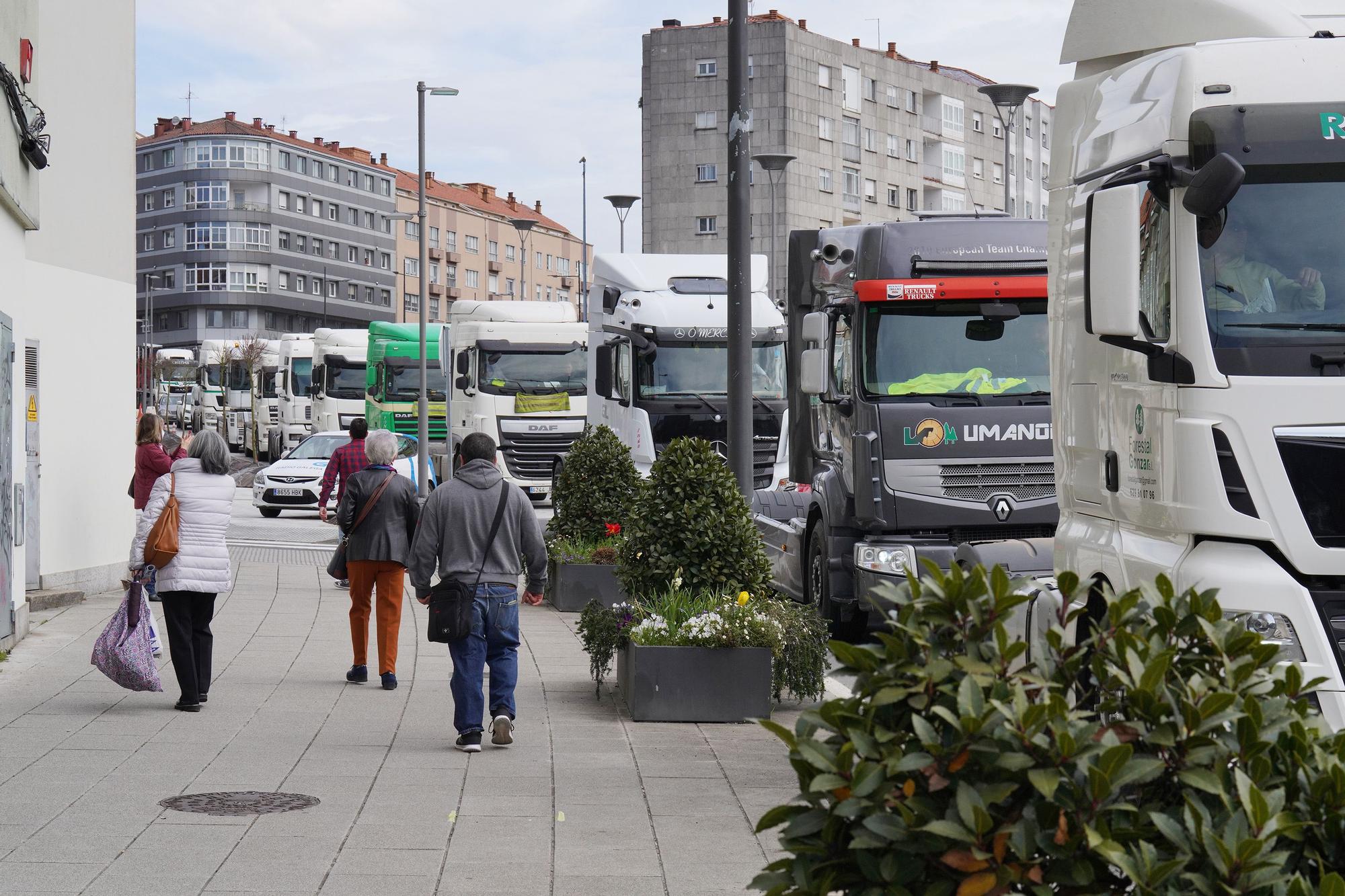 Una caravana de 200 vehículos protestan en A Coruña en el octavo día de huelga