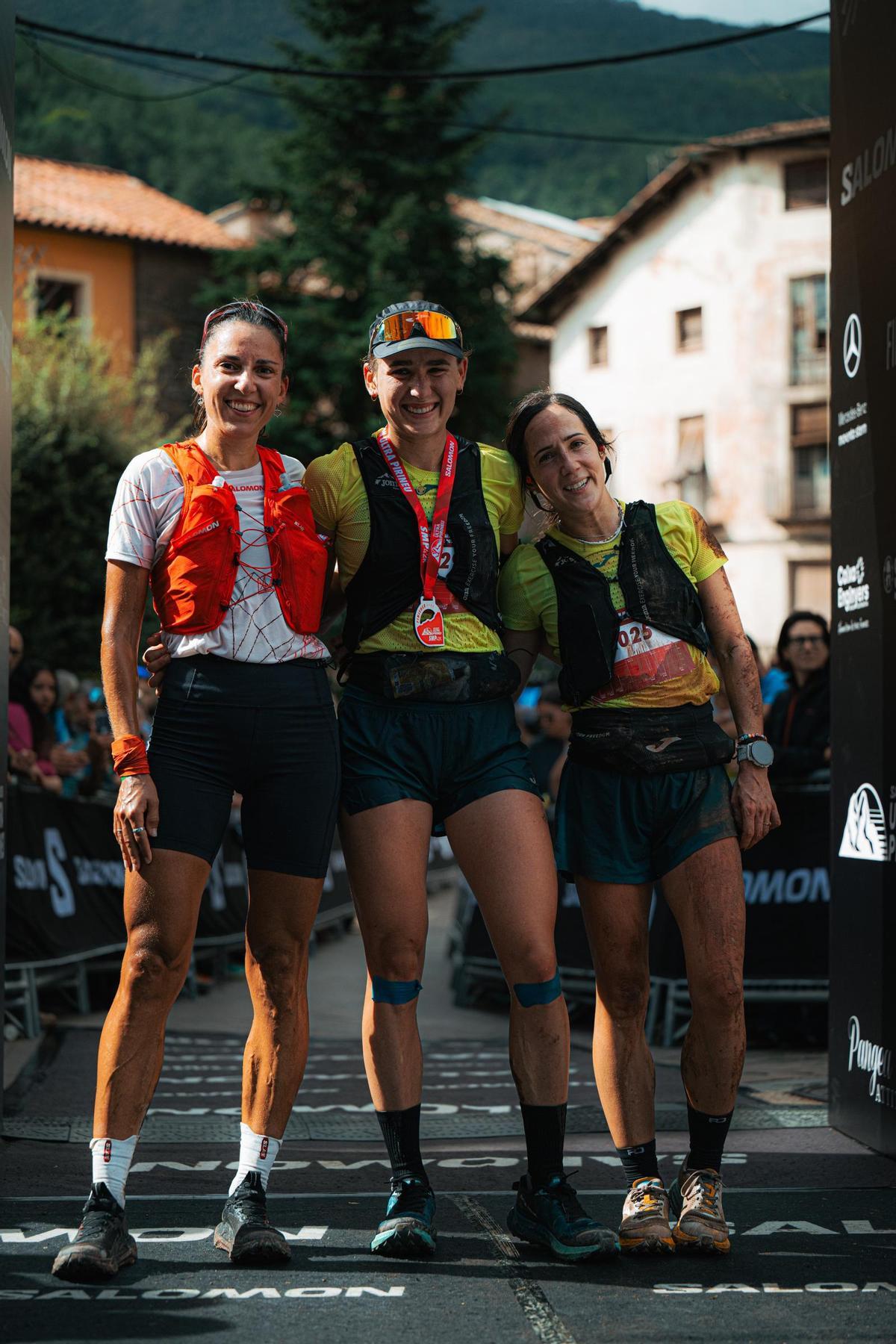 El podio femenino de la Marató de la Salomon Ultra Pirineu