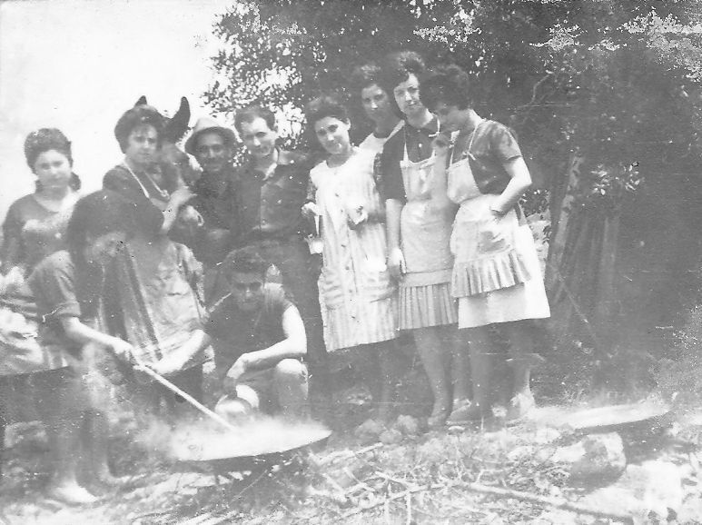 C035 - cambios fiestas - Paella en un parany en la festividad de San Juan de 1965.jpg