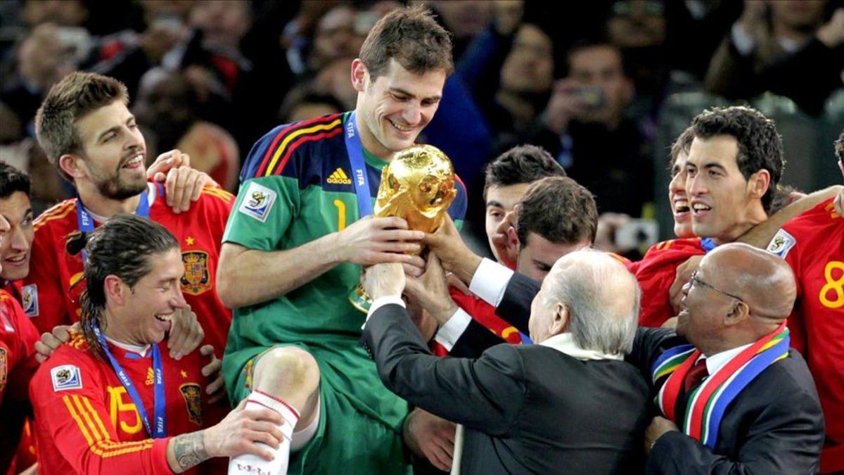 Como capitán de España, Iker Casillas levantó el trofeo de Campeón del Mundo en Sudáfrica
