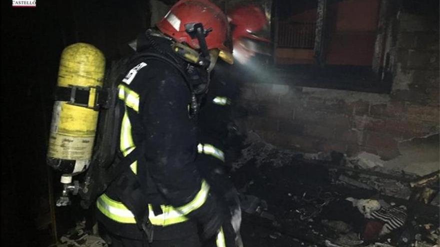 Salvan la vida a un hombre en un incendio en Vinaròs