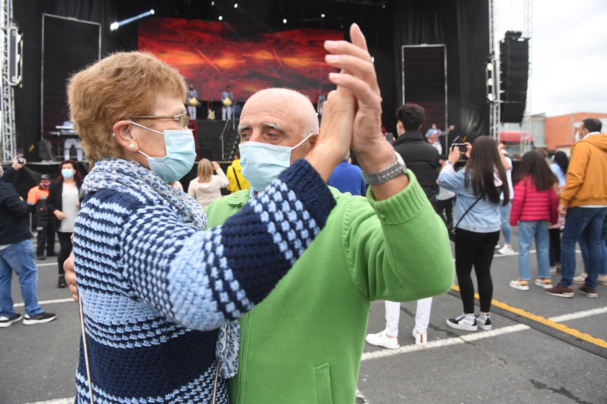 La verbena retoma el ritmo en Arteixo