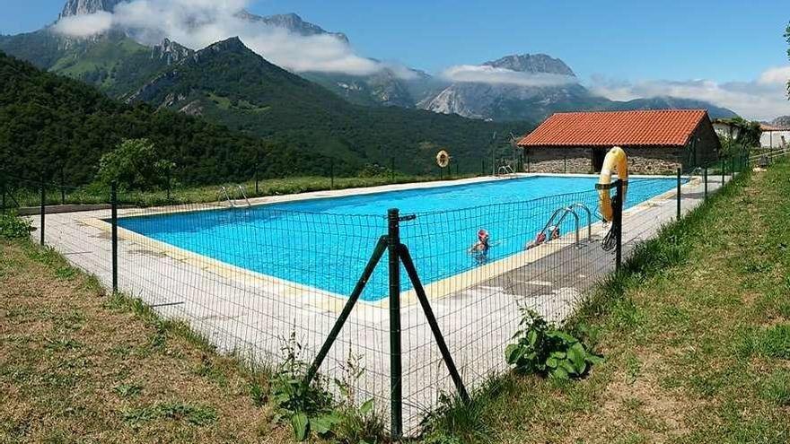 La piscina de San Xuan de Beleño.