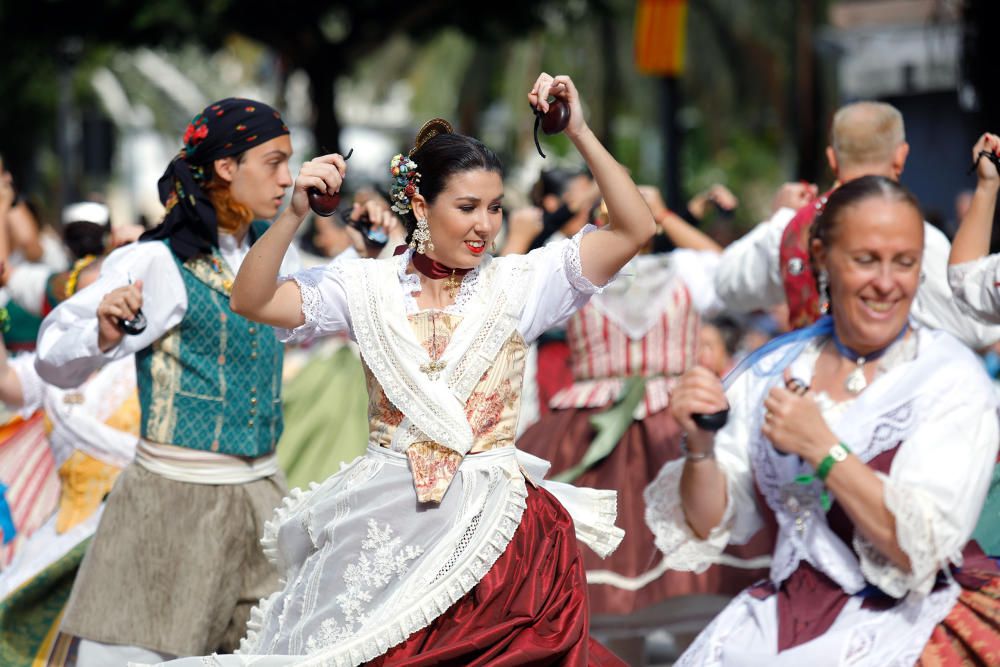 Homenaje a la Senyera de las fallas del Marítimo