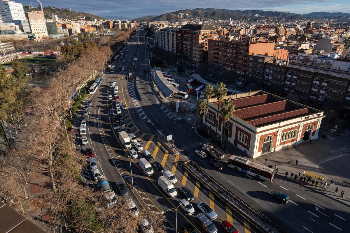 La estación de Fabra i Puig retoma la normalidad tras la reanudación del servicio de Rodalies