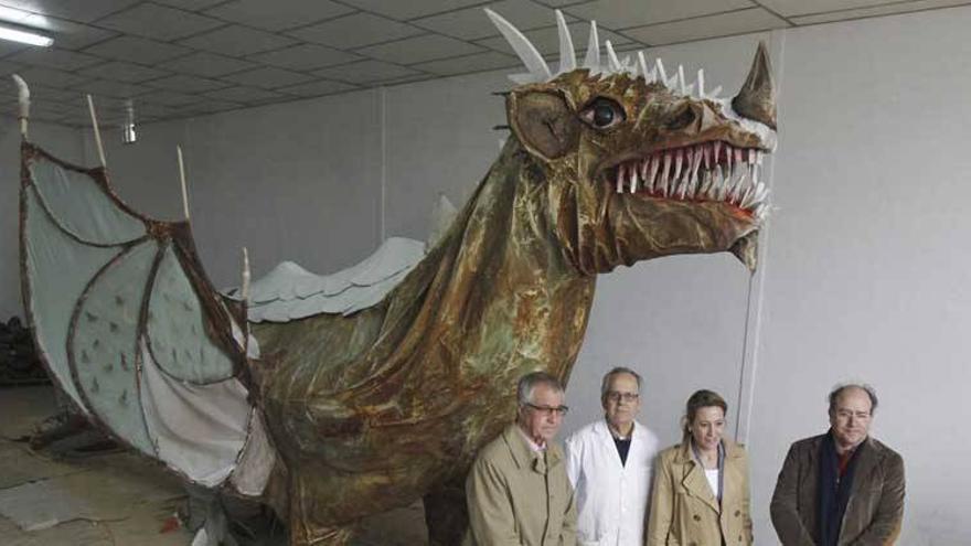 El dragón tendrá un desfile novedoso y se expondrá dos días en la plaza Mayor de Cáceres