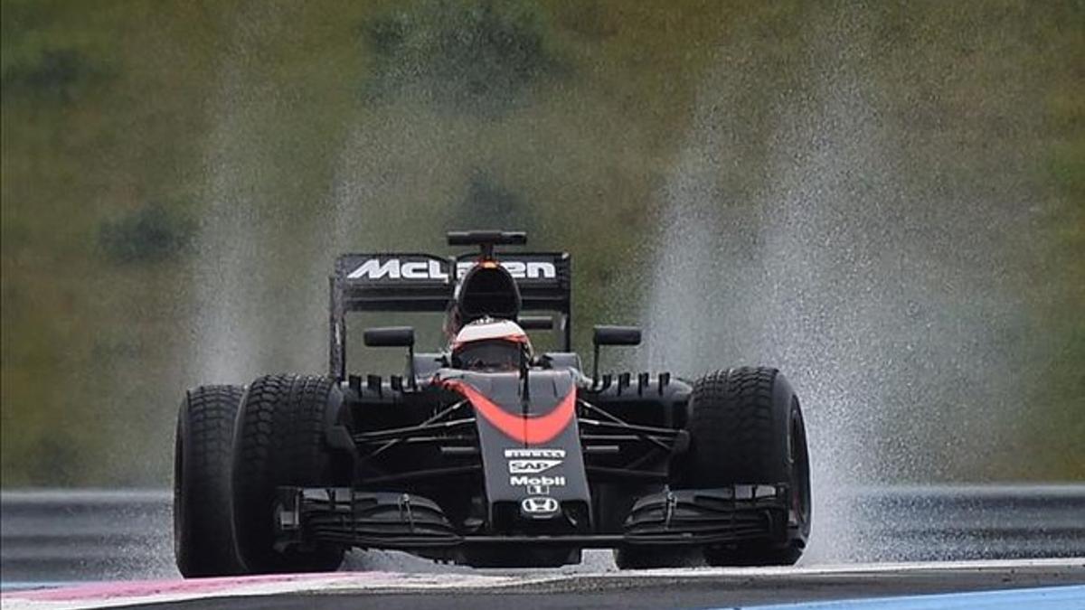 Vandoorne en los test de Pirelli con McLaren