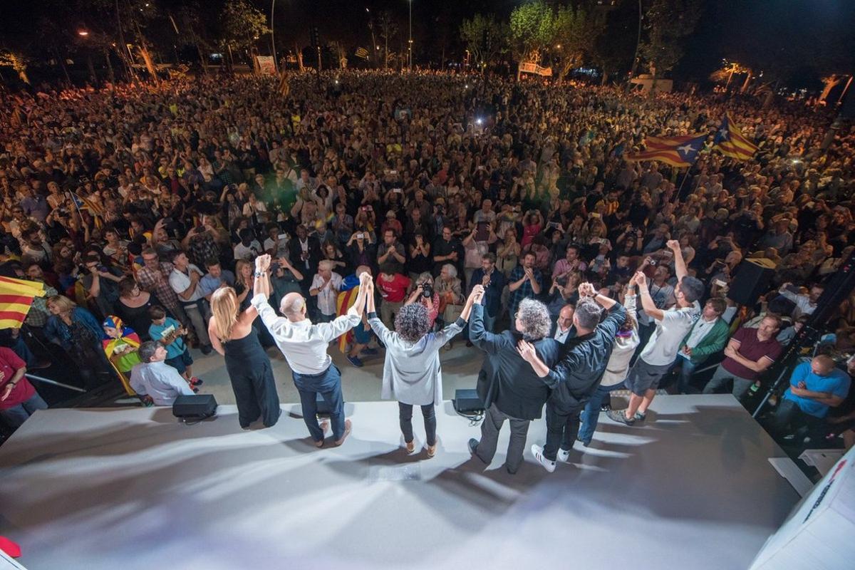 Aspecte de la plaça central de l’Antic Parc Central de Mataró, aquest dijous durant el míting que Esquerra Republicana va dur a terme en l’espai.