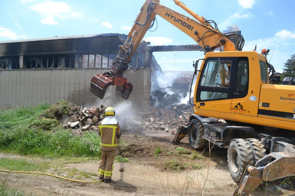 S'incendia una nau de la fàbrica tèxtil Fibresa d'Avià