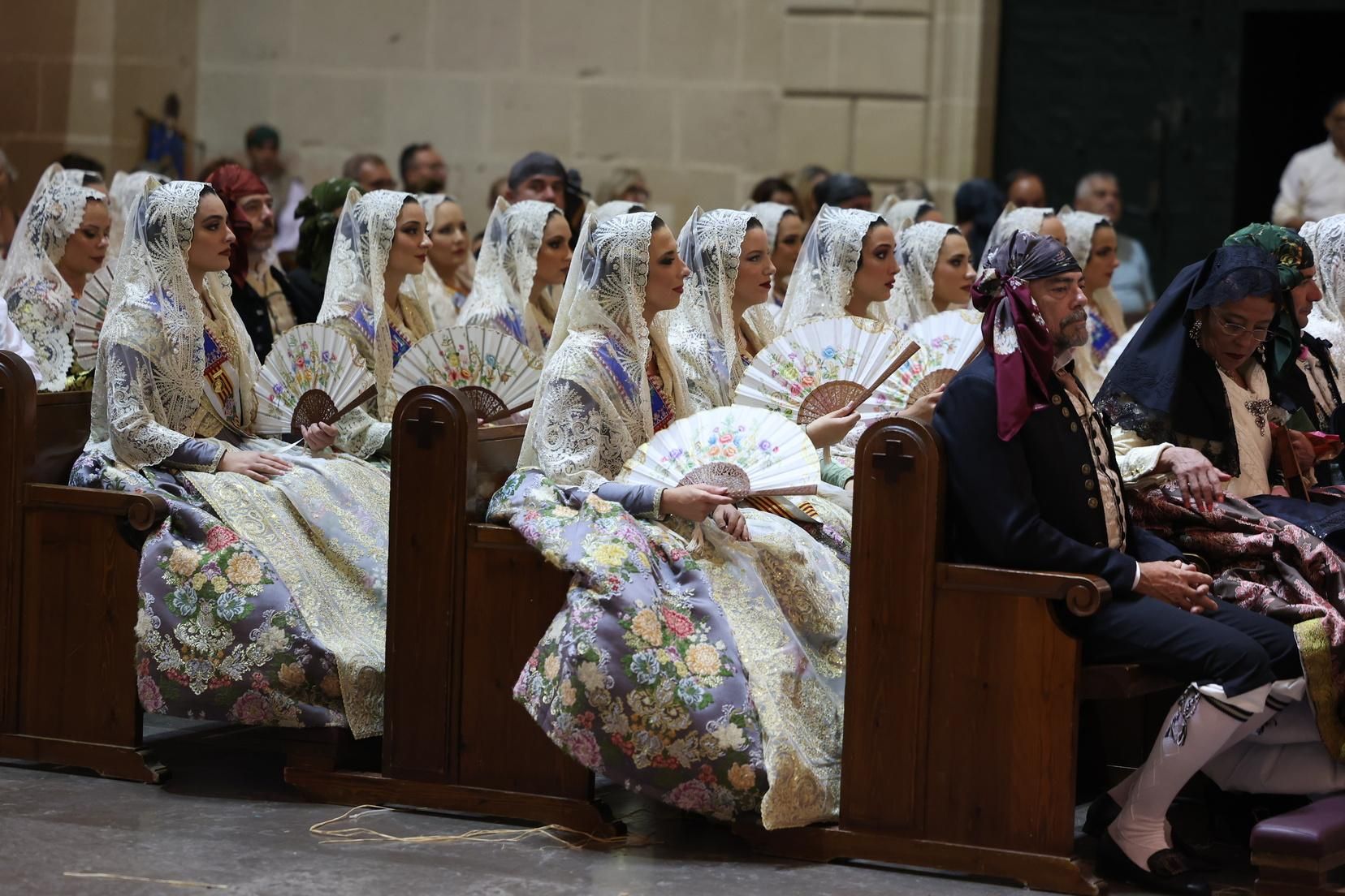 Berta y la corte completan la Ofrenda de Alicante
