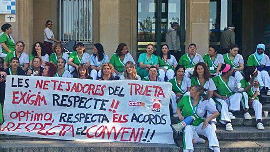 Girona El servei de la neteja del Trueta protesta