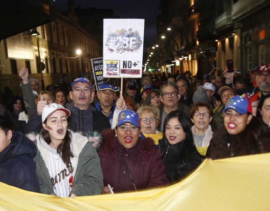 Los manifestaciones se reunieron en la farola de Urzáiz