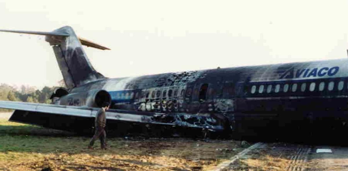 Estado en el que quedó la aeronave tras el incendio. / CIAIAC