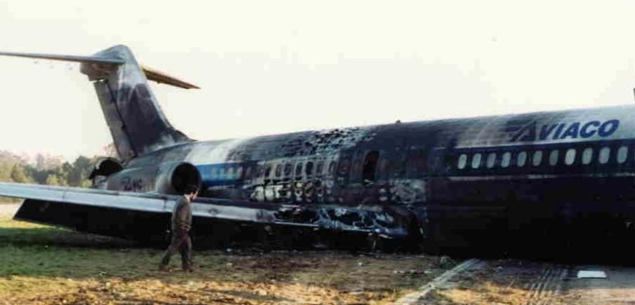 Estado en el que quedó la aeronave tras el incendio. / CIAIAC