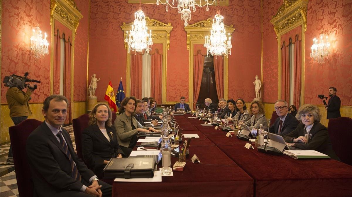 Consejo de Ministro del Gobierno español celebrado en la Llotja de Mar en Barcelona.