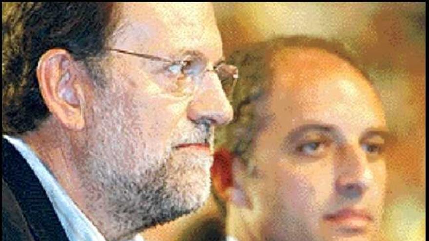 mitin. 

Rajoy y Camps en el mitin de Feria de Muestras, en octubre.