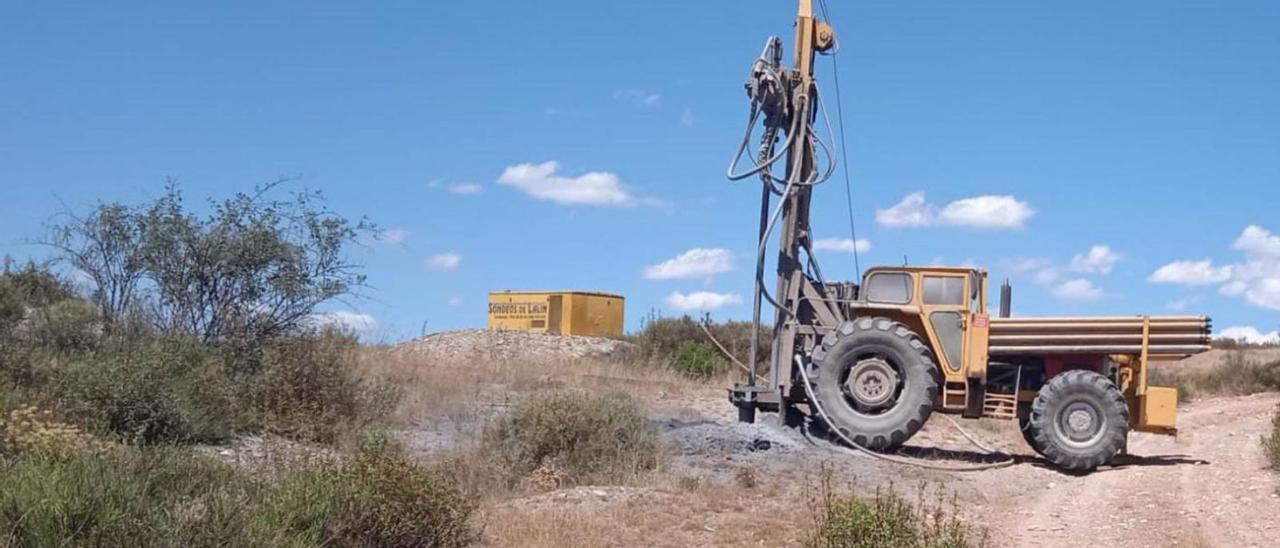 Obras del pozo de sondeo en Riomanzanas. | Ch. S.