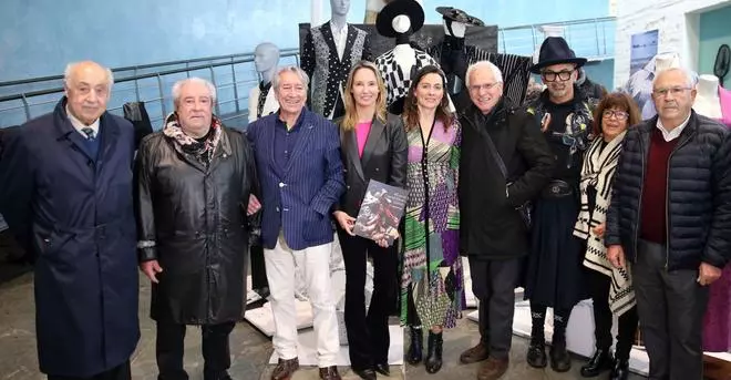 Los 40 años de la moda gallega saltan al papel
