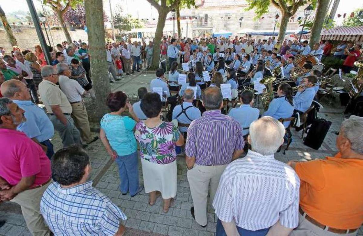 Beade Venera A Santa Ana Y Disfruta De Los Conciertos beade-venera-a-santa-ana-y-disfruta-de-los-conciertos