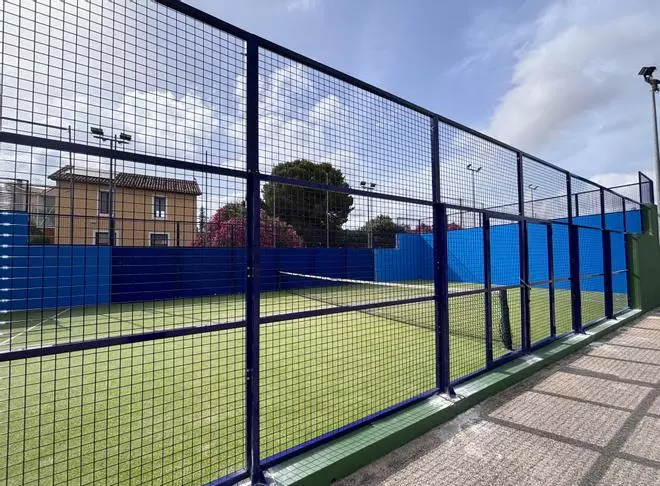 Beniarjó renueva el cierre de la pista de pádel del polideportivo con una inversión de 9.000 euros
