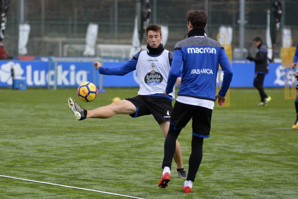 Los jugadores de campo que fueron titulares en el Camp Nou se retiraron a los vestuarios antes que el resto.