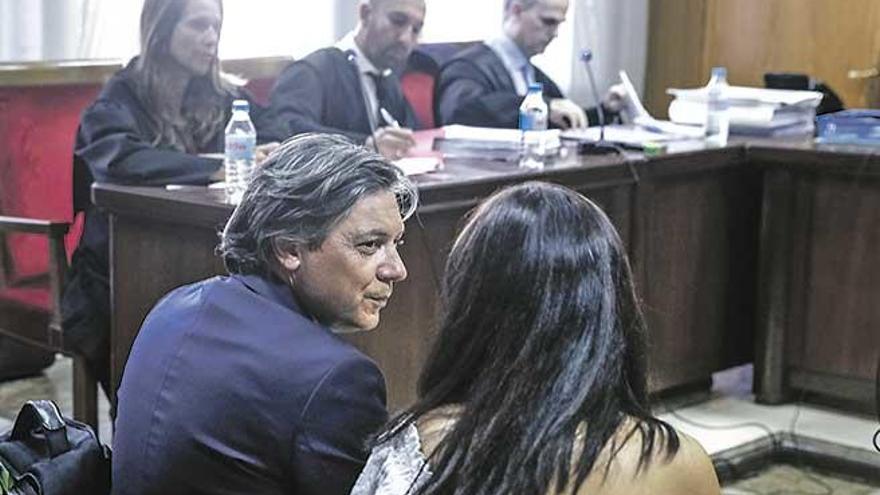 Absueltos los dos  abogados acusados de grabar en vídeo a la Infanta