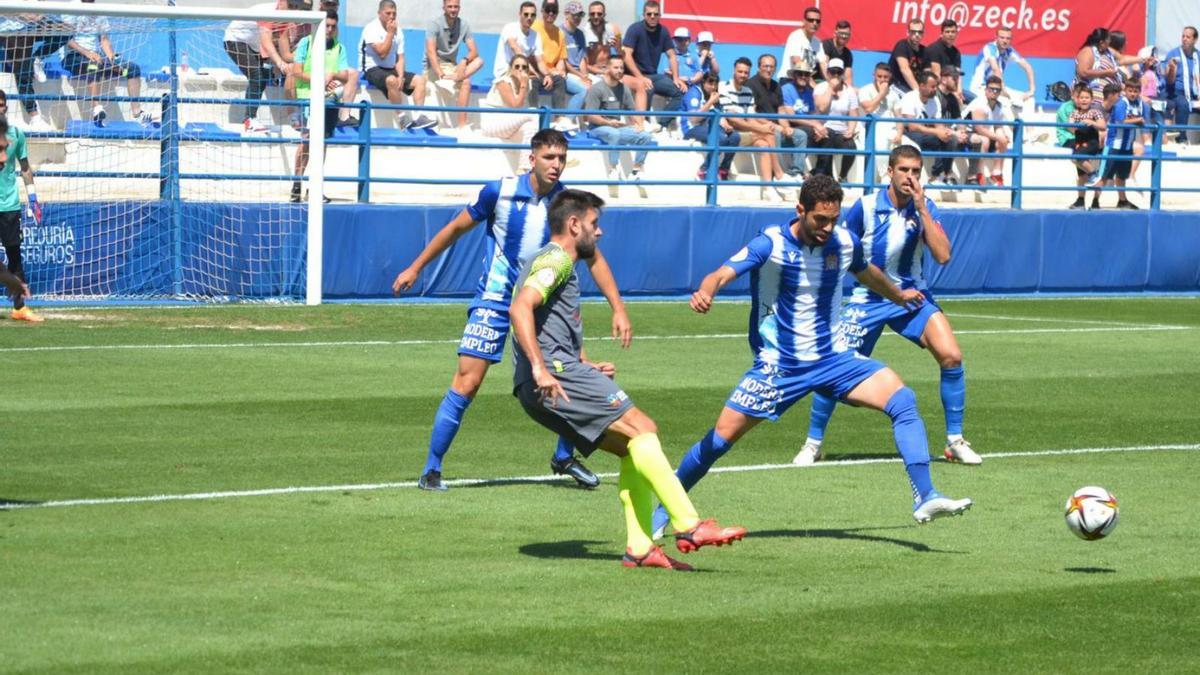 Quim Araujo, jugador del Águilas FC, durante un momento del partido de ayer.