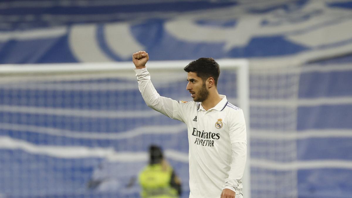 Marco Asensio celebra el primer gol del Real Madrid al Valencia, el jueves.