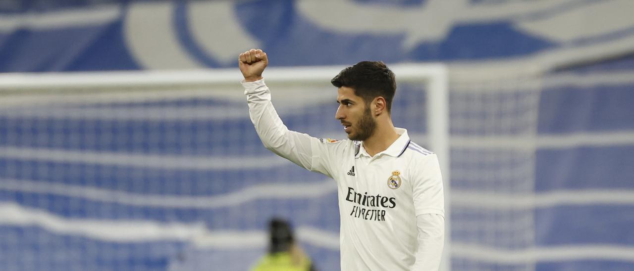 Marco Asensio celebra el primer gol del Real Madrid al Valencia, el jueves.