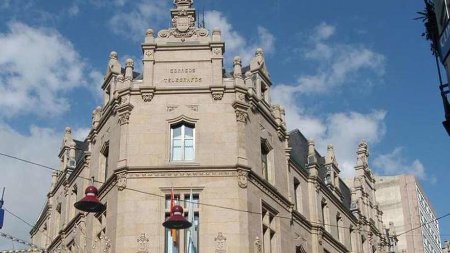 Histórico edificio de Correos entre la Oliva y García Camba. // G. S.