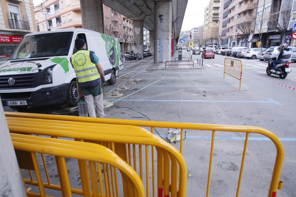 Posen protectors al carril bici de sota el viaducte de Girona