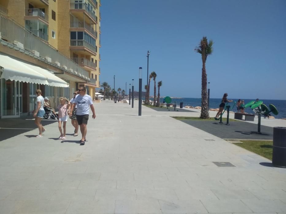 Docenas de vecinos acuden la inauguración de las obras de remodelación del paseo de Punta Margalla