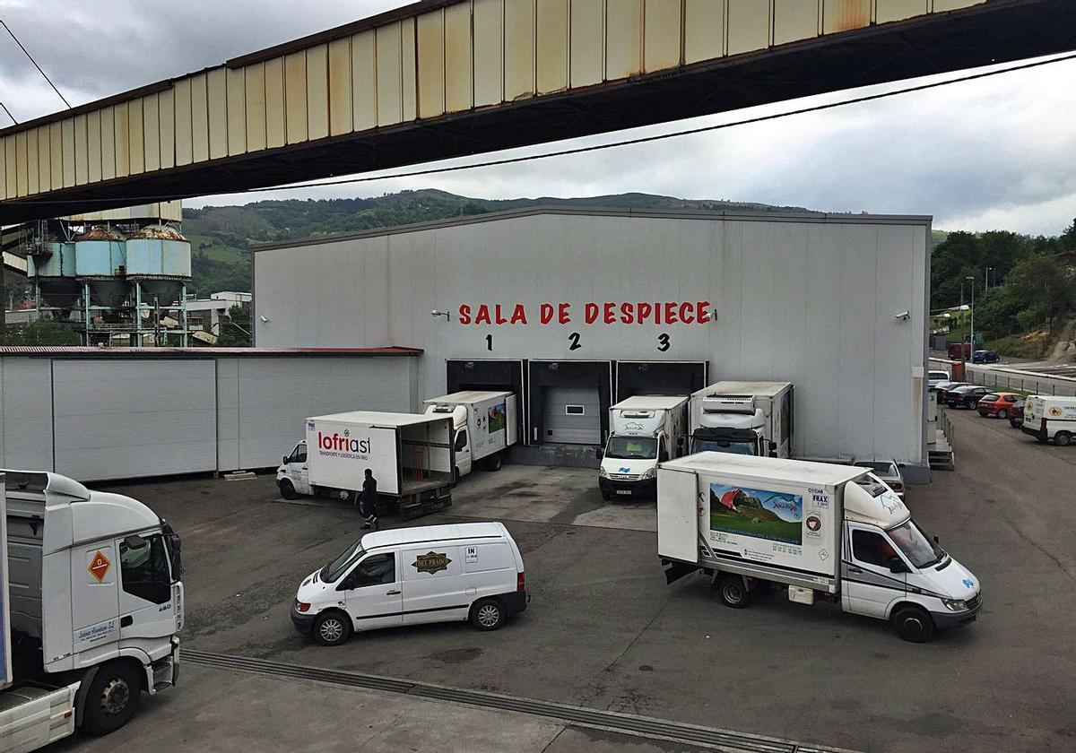 Muelle de carga de la sala de despiece del matadero de Mieres.