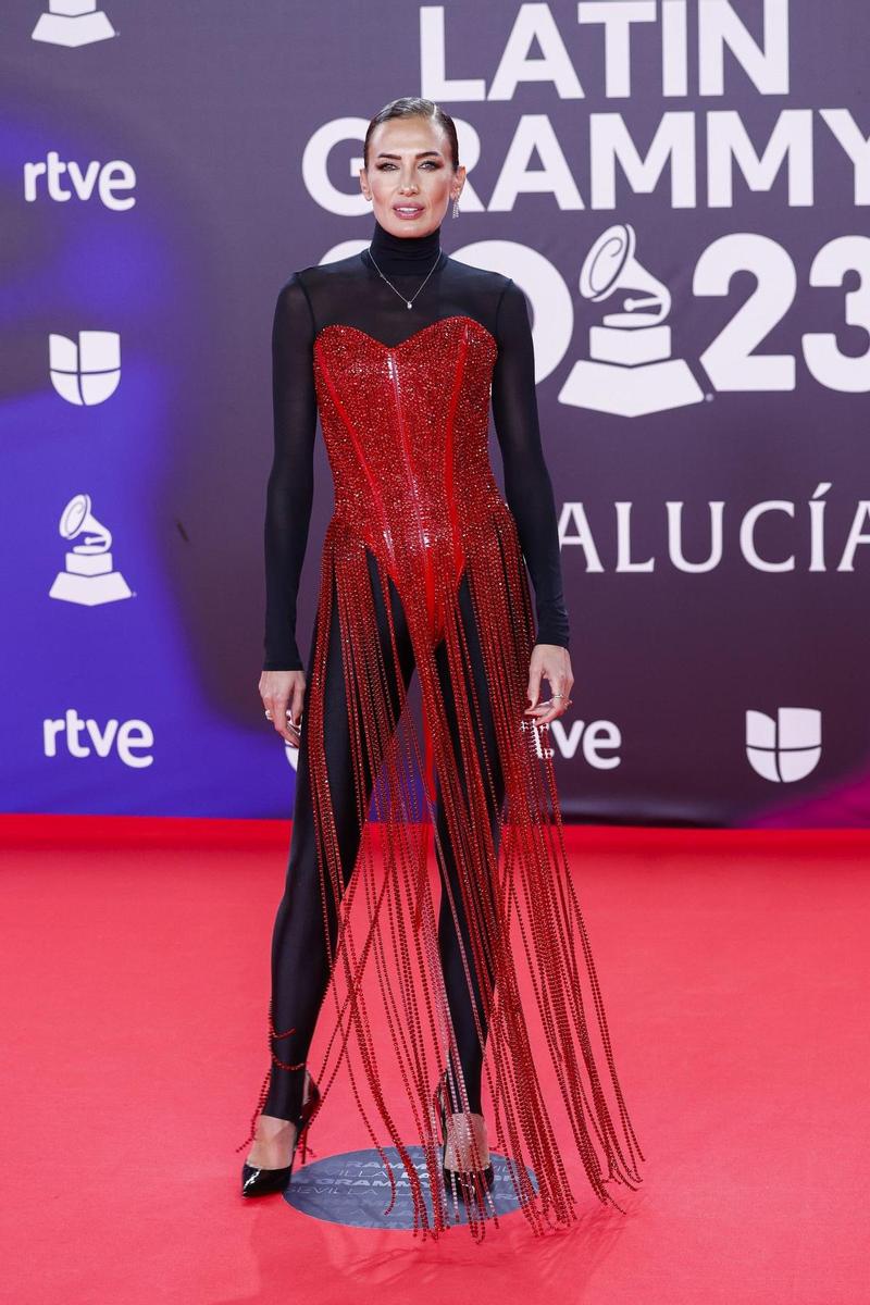 Nieves Álvarez en la alfombra roja de los Latin Grammy 2023