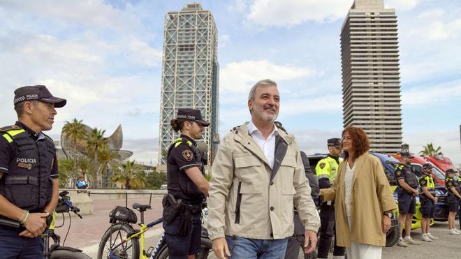 Collboni presenta el refuerzo de servicios en Barcelona para el verano