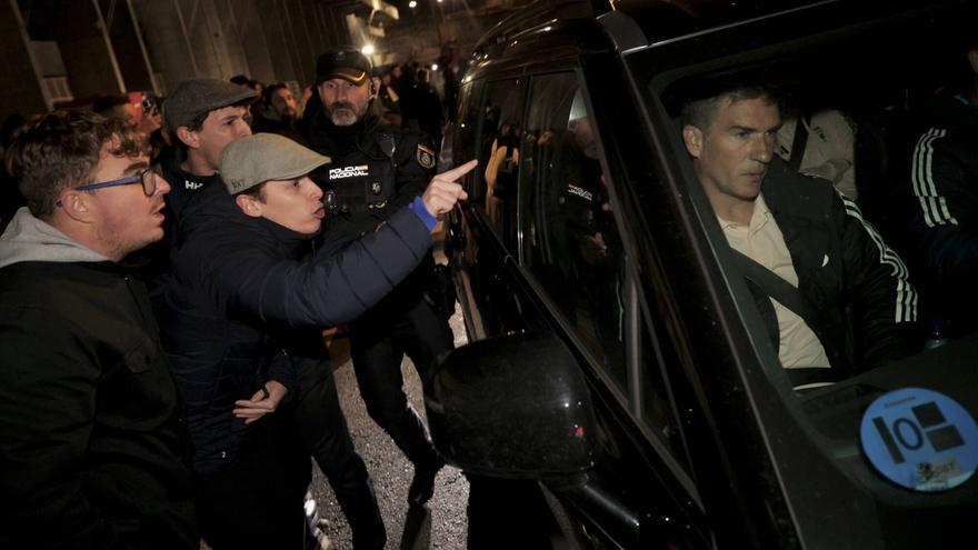 Análisis de un fracaso, capítulo 2: El error Carrión y una gestión inestable provocan el descenso del Oviedo