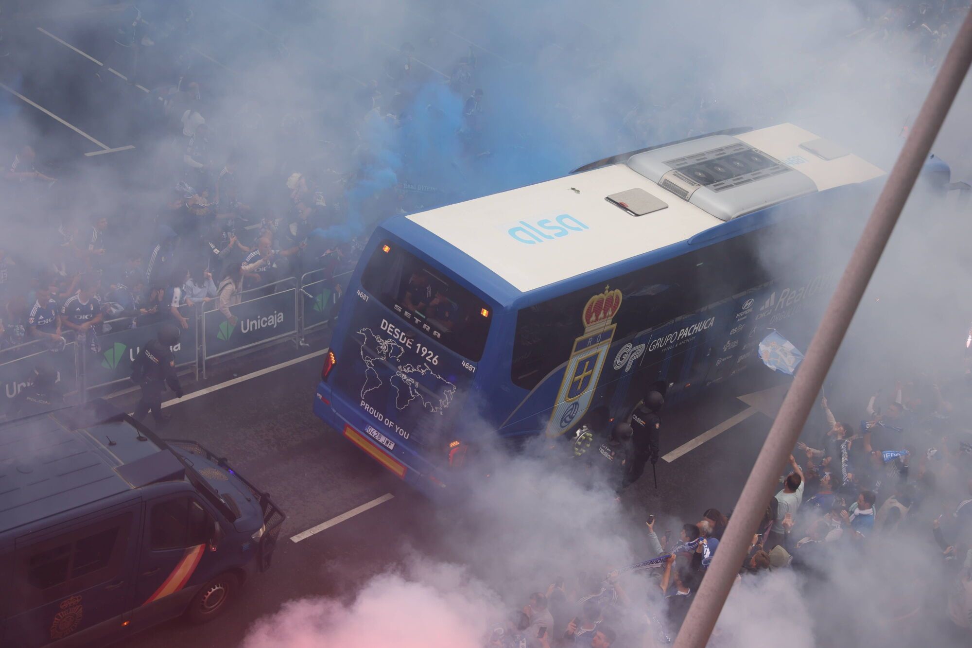 Así fue el recibimiento de la afición al Real Oviedo y toda la previa del último partido de la temporada