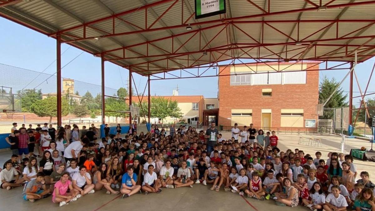 L’Escola Paidos penja la camiseta de Rafa Martínez | ESCOLA PAIDOS