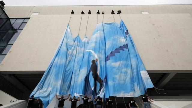 Els darrers preparatius pel festival de Canes, ahir al matí. | EFE