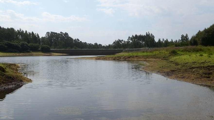 El embalse de O Con se encuentra al 25% de su capacidad. // Noé Parga