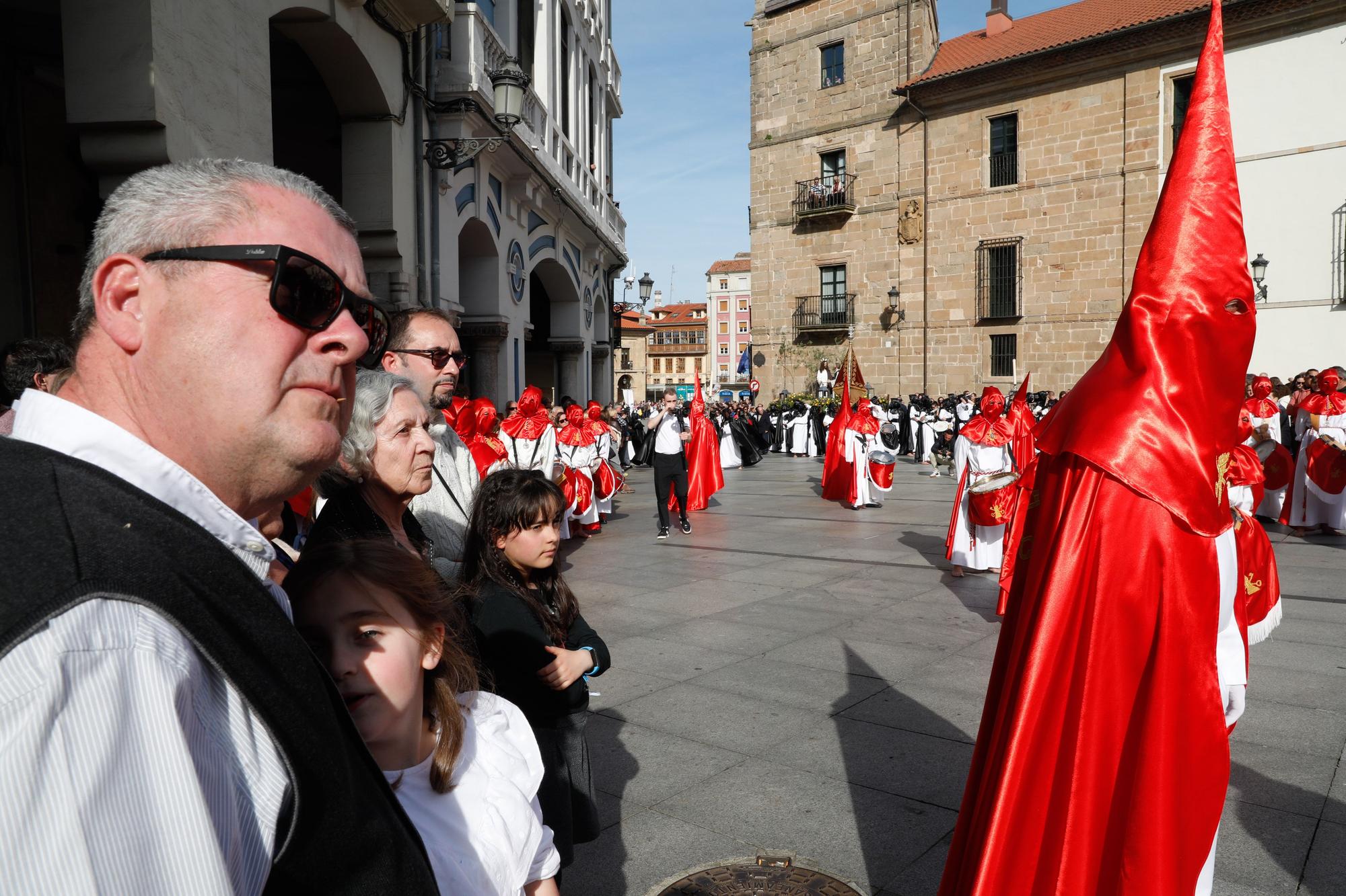 EN IMÁGENES: Emocionante sermón del Desenclavo y procesión del Santo Entierro