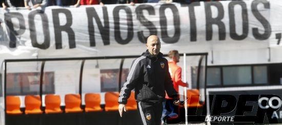 El Valencia CF entrena ante su afición
