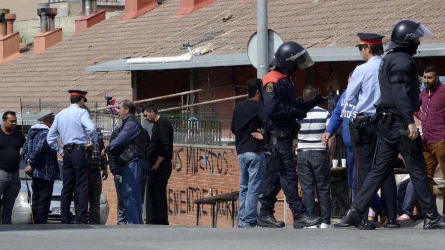 El dispositiu policial després del tirotegi de març, al barri de Sant Joan